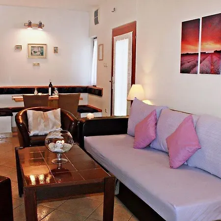 Apartment Daniela 1 *